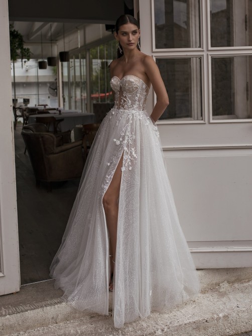 beatrice princess wedding dress Princess Beatrice's borrowed wedding dress was uncannily familiar