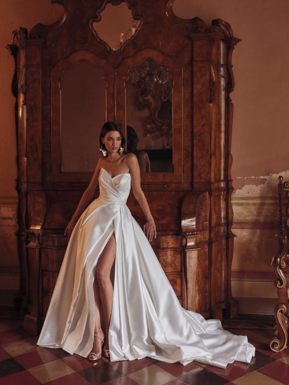 impression-sleeveless-plunging-neckline-mikado-fabric-wedding-dress