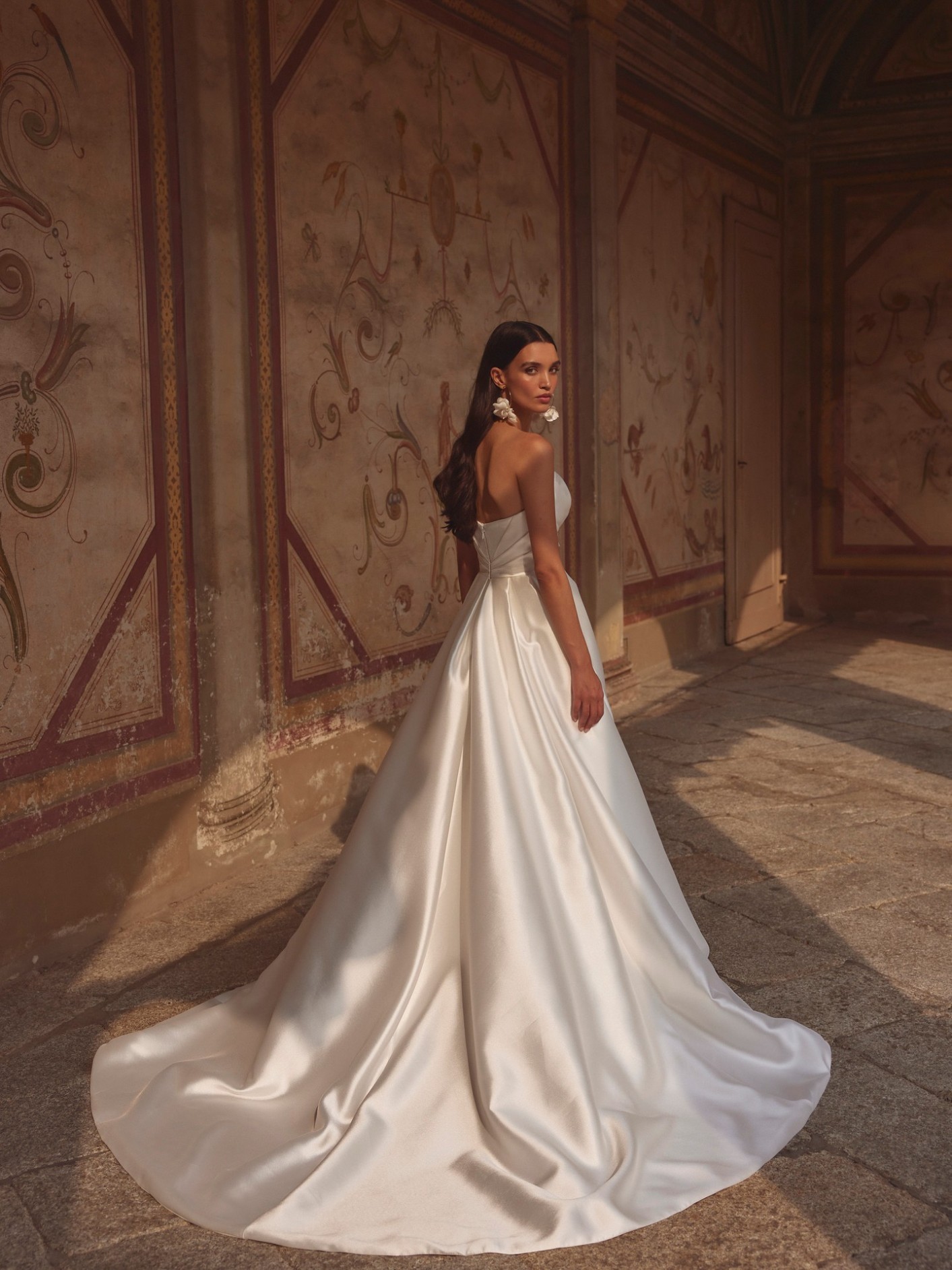 impression-sleeveless-plunging-neckline-mikado-fabric-wedding-dress